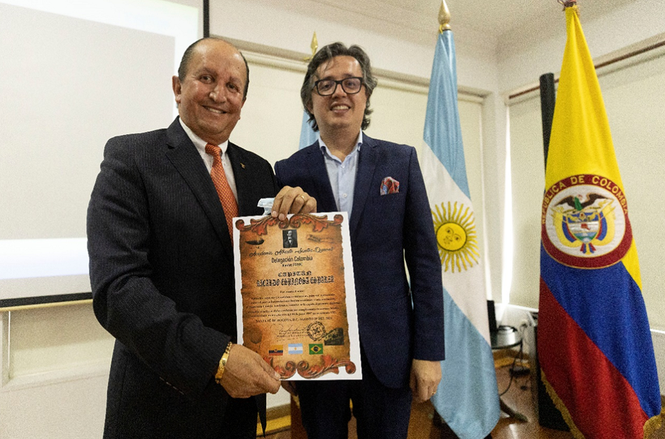 Reconocimiento a miembros de la comunidad Aeron utica Civil y